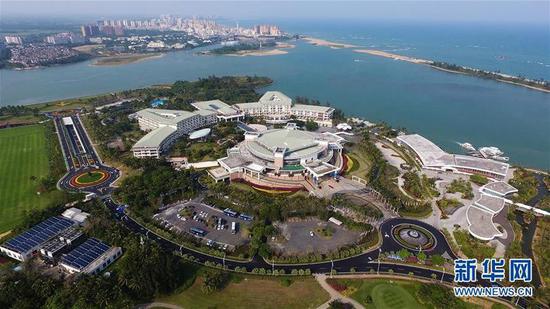  位于海南省瓊海市博鰲鎮(zhèn)的博鰲亞洲論壇國際會(huì)議中心（2018年3月22日無人機(jī)拍攝）。新華社記者 郭程 攝