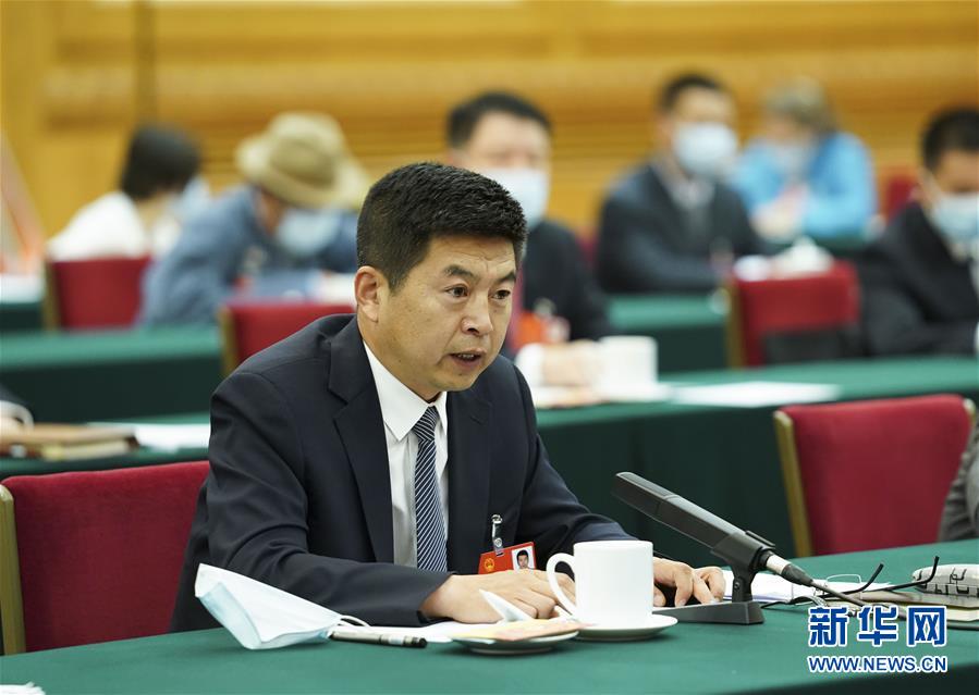 （新華全媒頭條·圖文互動(dòng)）（5）從人民中汲取磅礴力量——習(xí)近平總書(shū)記同出席2020年全國(guó)兩會(huì)人大代表,、政協(xié)委員共商國(guó)是紀(jì)實(shí)
