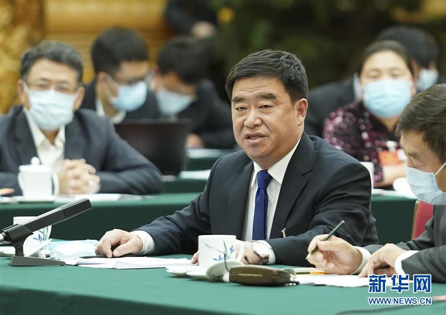 （新華全媒頭條·圖文互動(dòng)）（6）從人民中汲取磅礴力量——習(xí)近平總書(shū)記同出席2020年全國(guó)兩會(huì)人大代表,、政協(xié)委員共商國(guó)是紀(jì)實(shí)