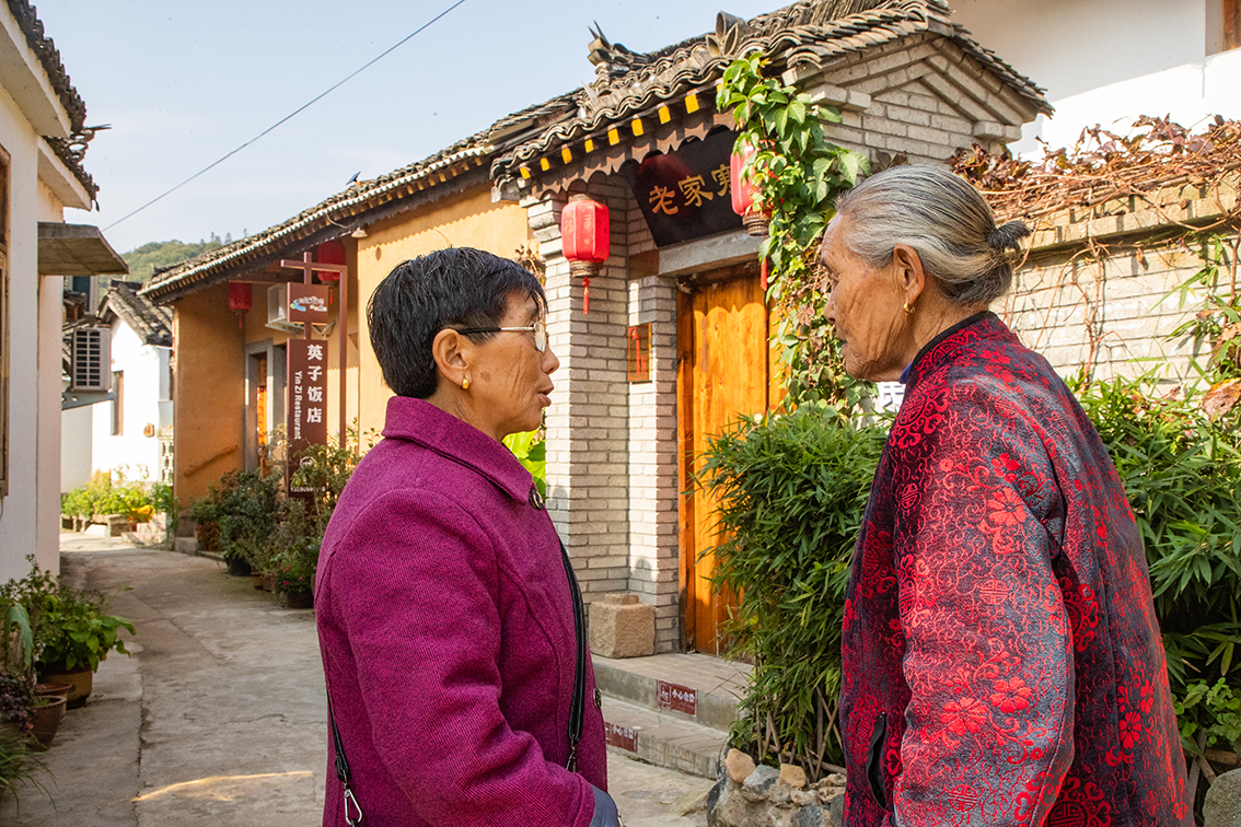 中國(guó)鄉(xiāng)村旅游新殺出一匹“黑馬”,，人們都往這跑,，深秋旅游真火爆