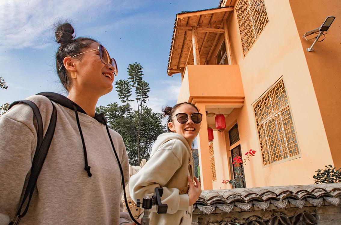 中國(guó)鄉(xiāng)村旅游新殺出一匹“黑馬”,，人們都往這跑，深秋旅游真火爆