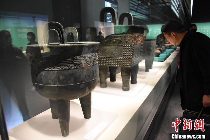 圖為商代青銅鼎(復制品),。　王宇 攝