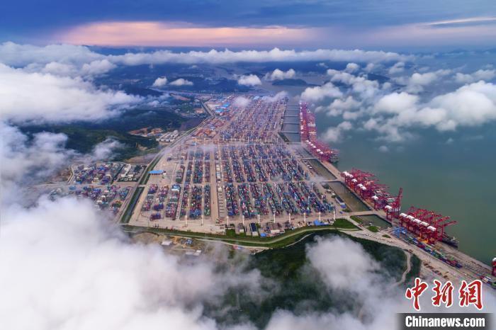 資料圖：寧波港口一景?！∩蚍f俊 攝