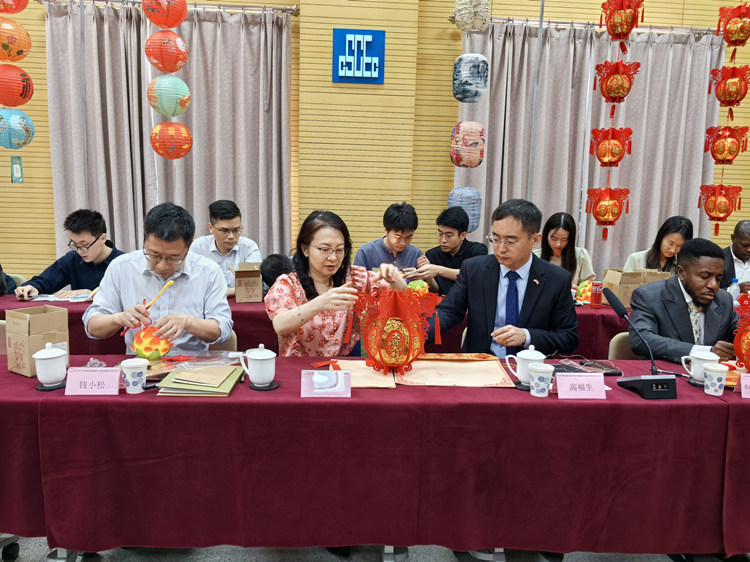燈籠文化交流活動(dòng)現(xiàn)場(chǎng),。中建國(guó)際中西非公司供圖